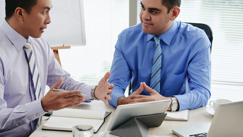 What Does a Financial Adviser Do? A Simple Guide for Beginners